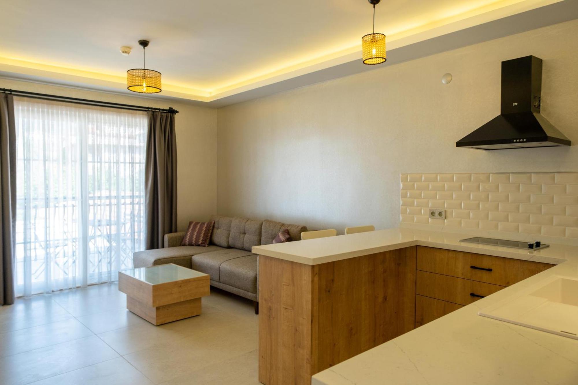 Sea Breeze Hotel And Apartments โอลลุนเดนิซ ภายนอก รูปภาพ