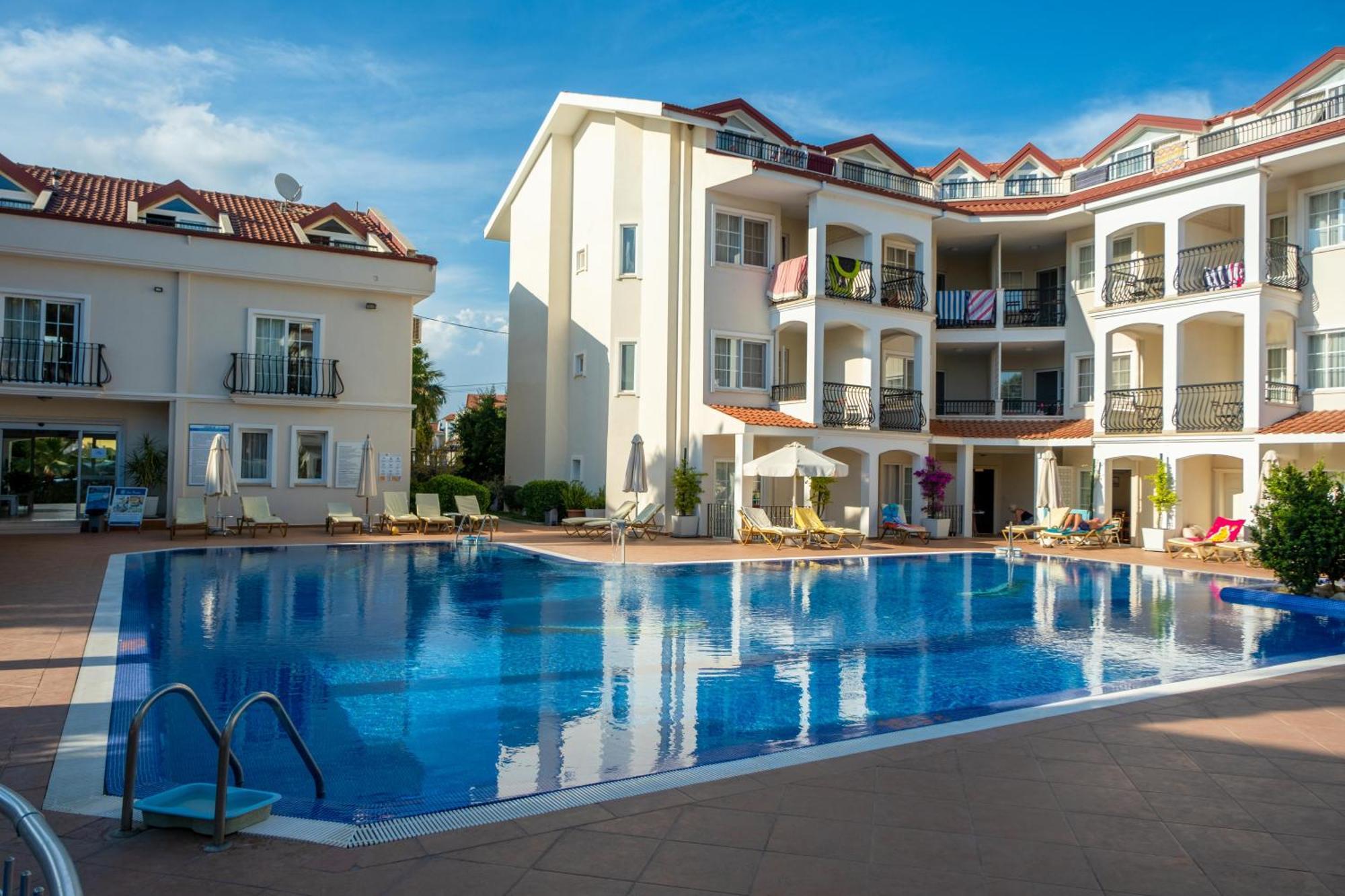 Sea Breeze Hotel And Apartments โอลลุนเดนิซ ภายนอก รูปภาพ
